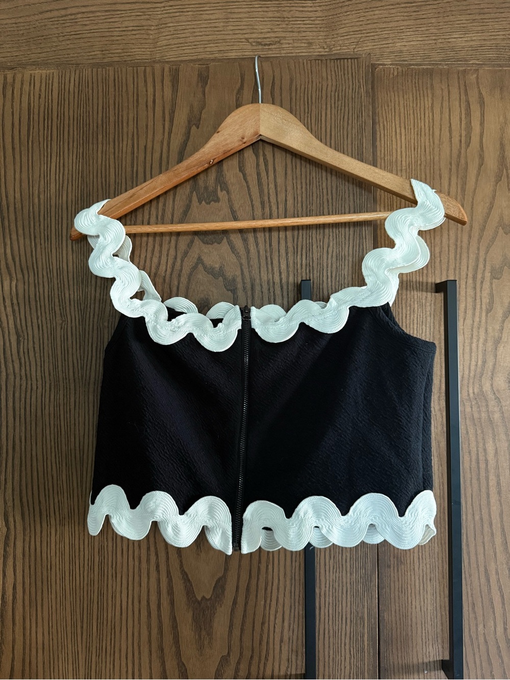 Anthropologie Maeve Black Cropped Ric-Rac Tank Top White Scallop Trim Medium - Picture 6 of 6
